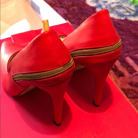 Shoes - Picture 2 of 4